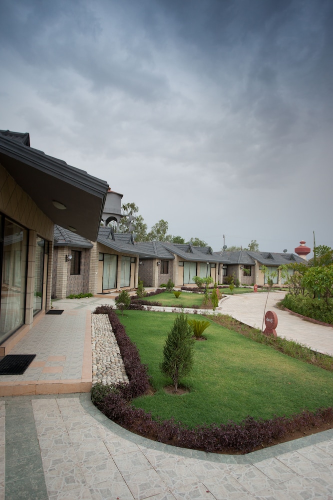 Shri Radha Brij Vasundhara Resort & Spa - Goverdhan 24/30