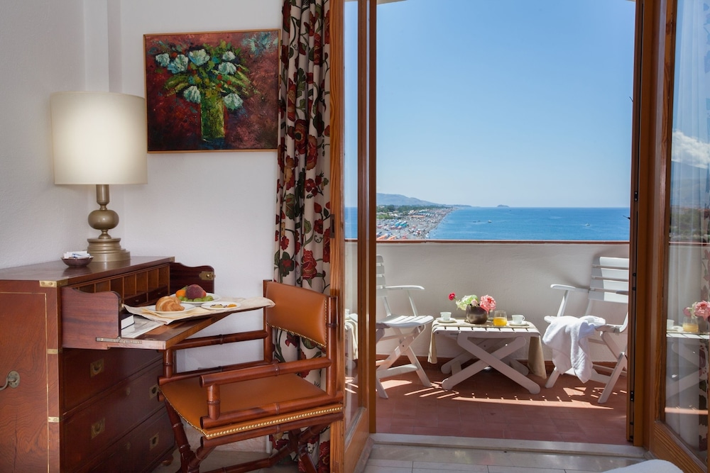 Grand Hotel De Rose 48/65