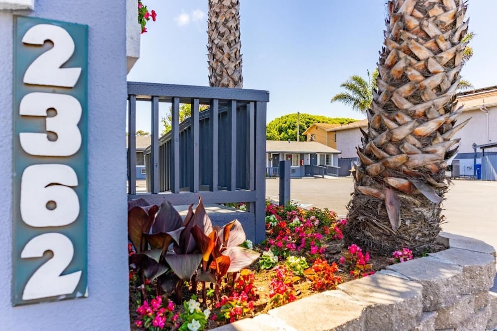 Monterey Fireplace Inn 6/30