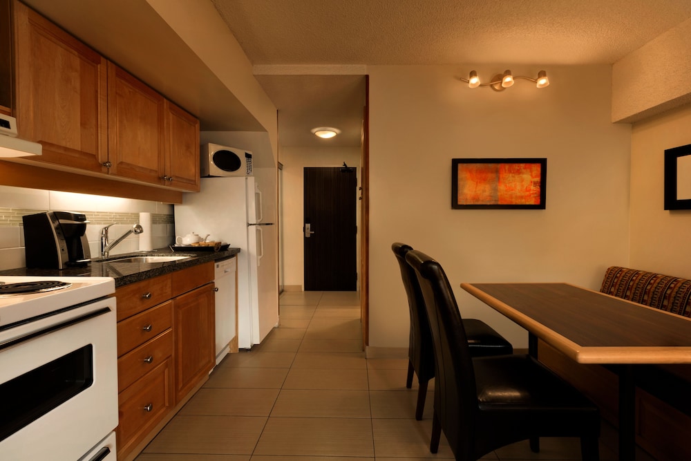 Mountain Side Hotel Whistler By Executive 57/63