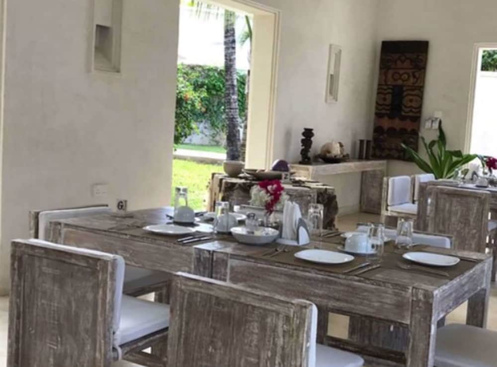 The Villa Luxury Suites Hotel 24/43