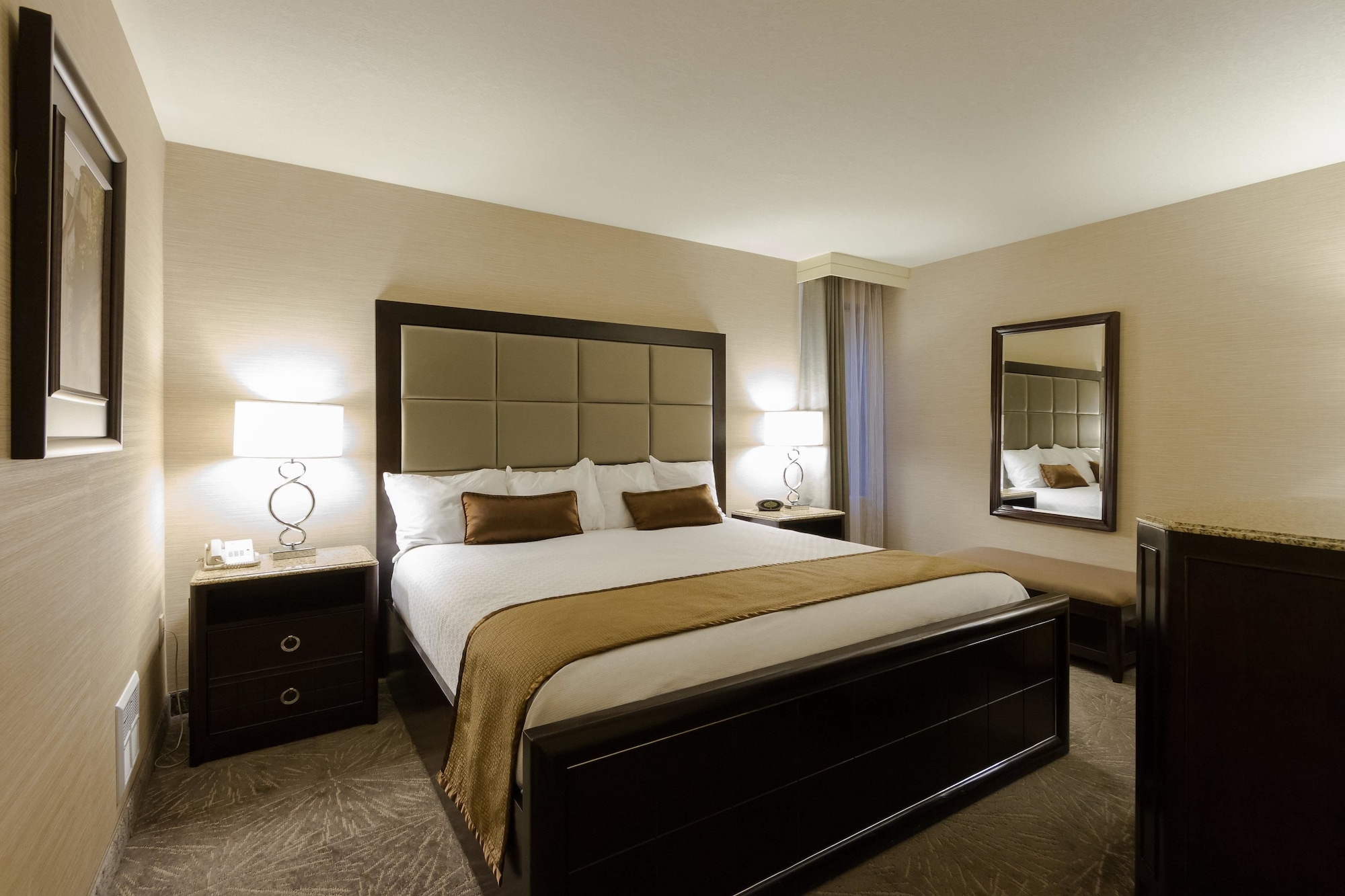 Suite, King Bed, Jetted Tub