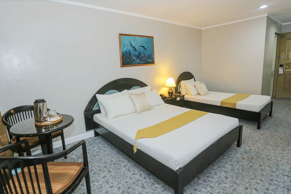 Business, 1 Queen and 1 Single Bed