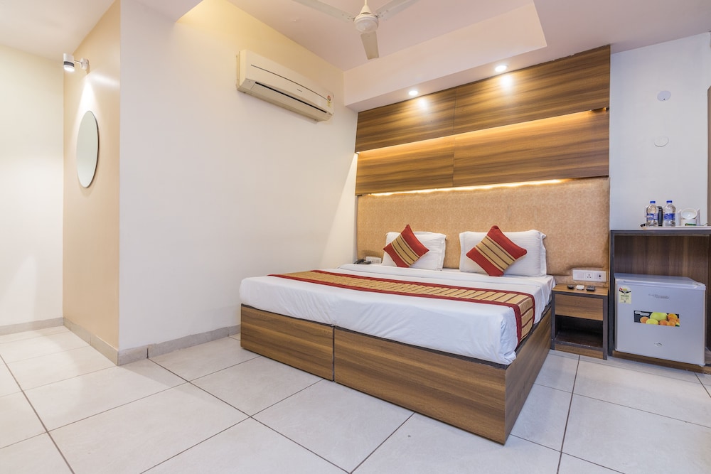 RUPAM HOTEL 19/72