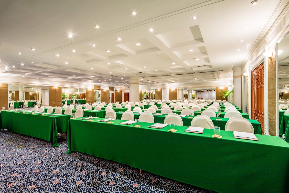 Cholchan Pattaya Beach Resort 69/74
