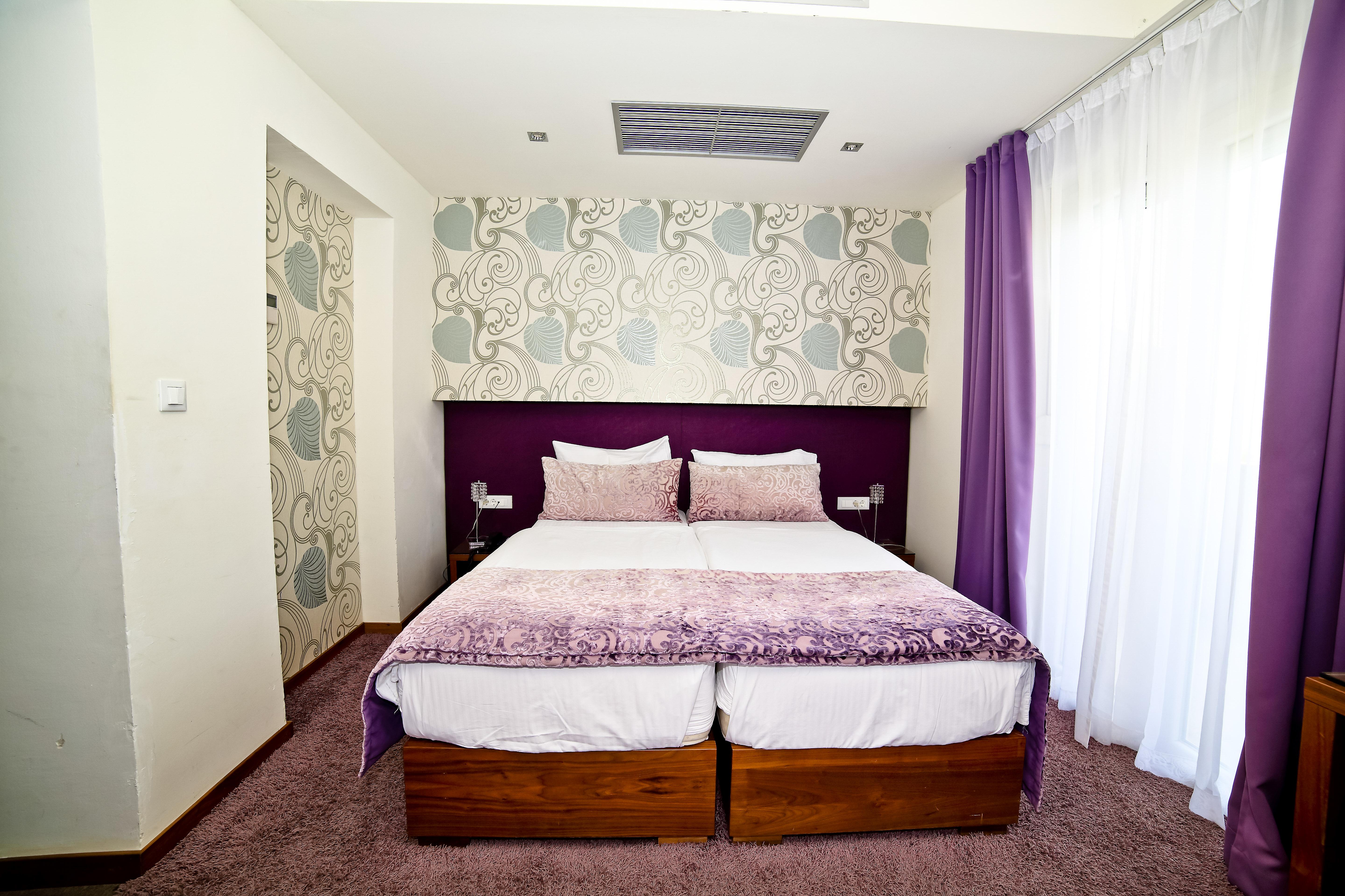 CLASSIC, DOUBLE OR TWIN BED