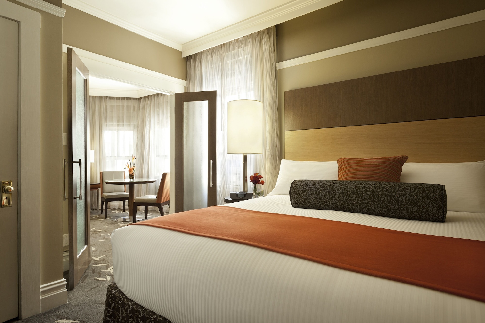 DELUXE, SUITE, KING BED