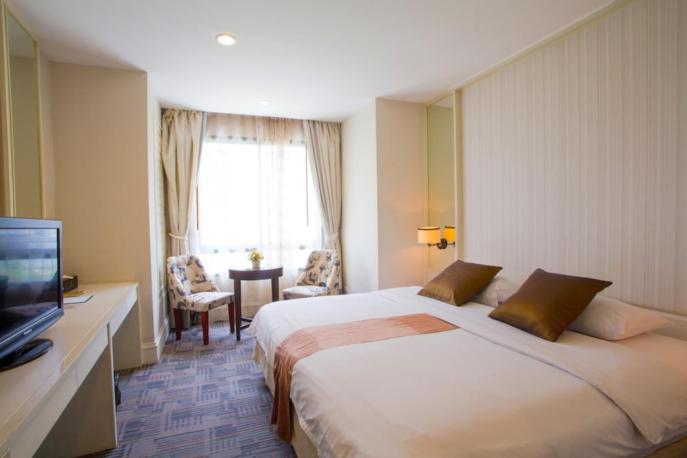 Aphrodite Inn 8/37