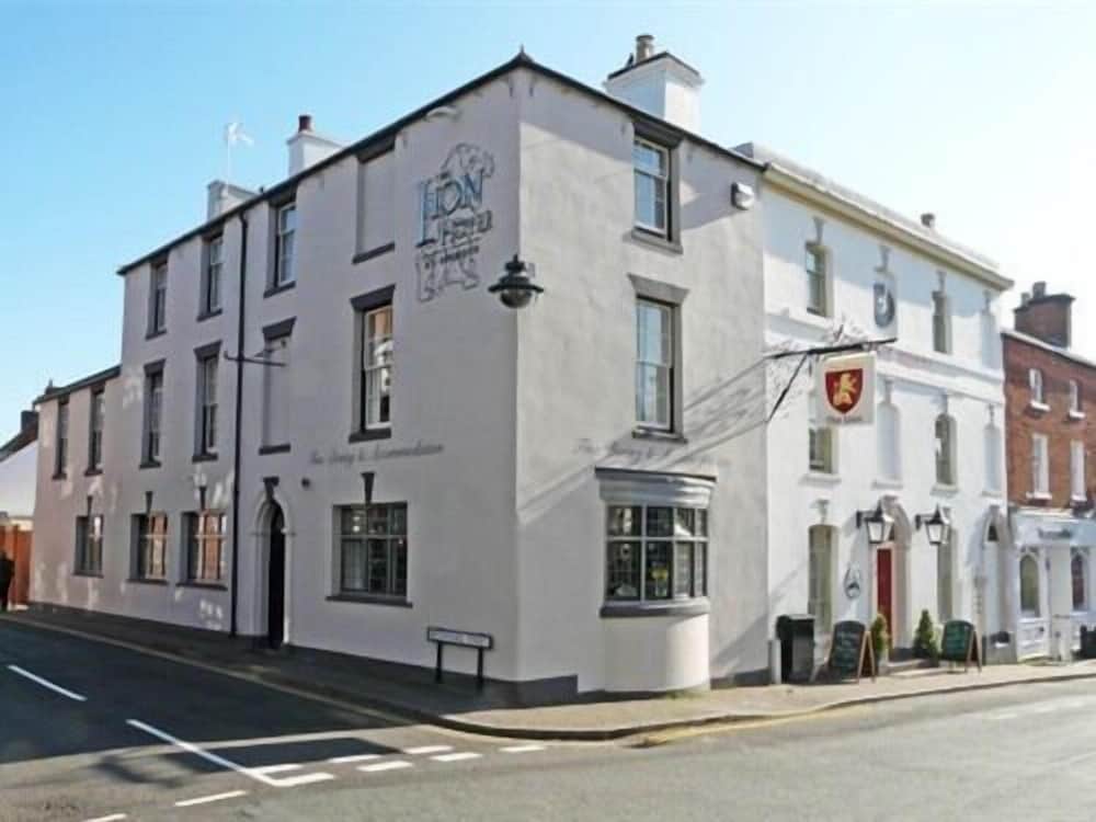 The Lion Hotel 39/42