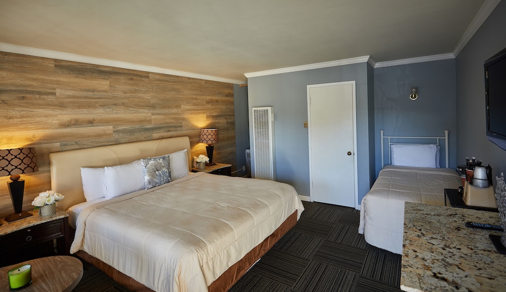 Inn By the Bay Monterey 14/56