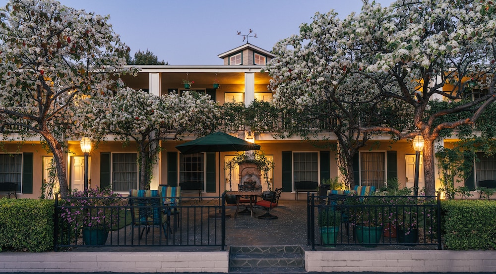 Lavender Inn By The Sea 9/45