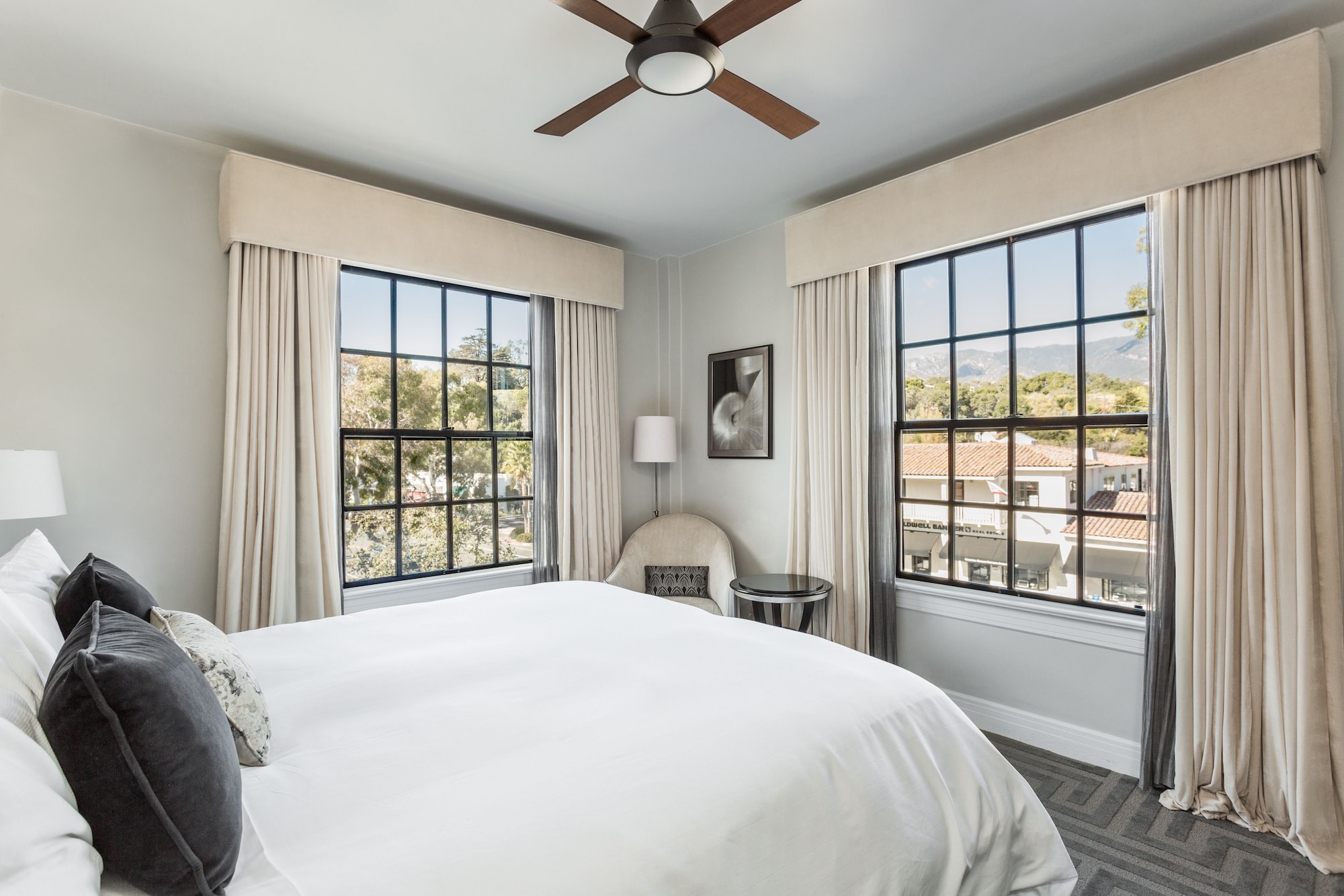 STANDARD, KING BED, MOUNTAIN VIEW