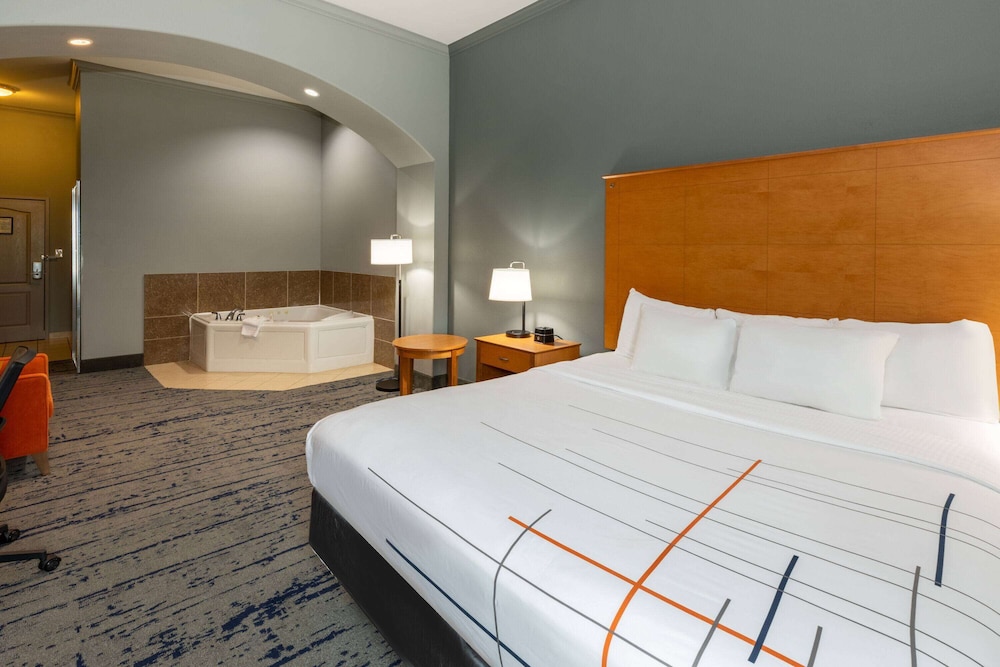 Premier, King Bed, Jetted Tub