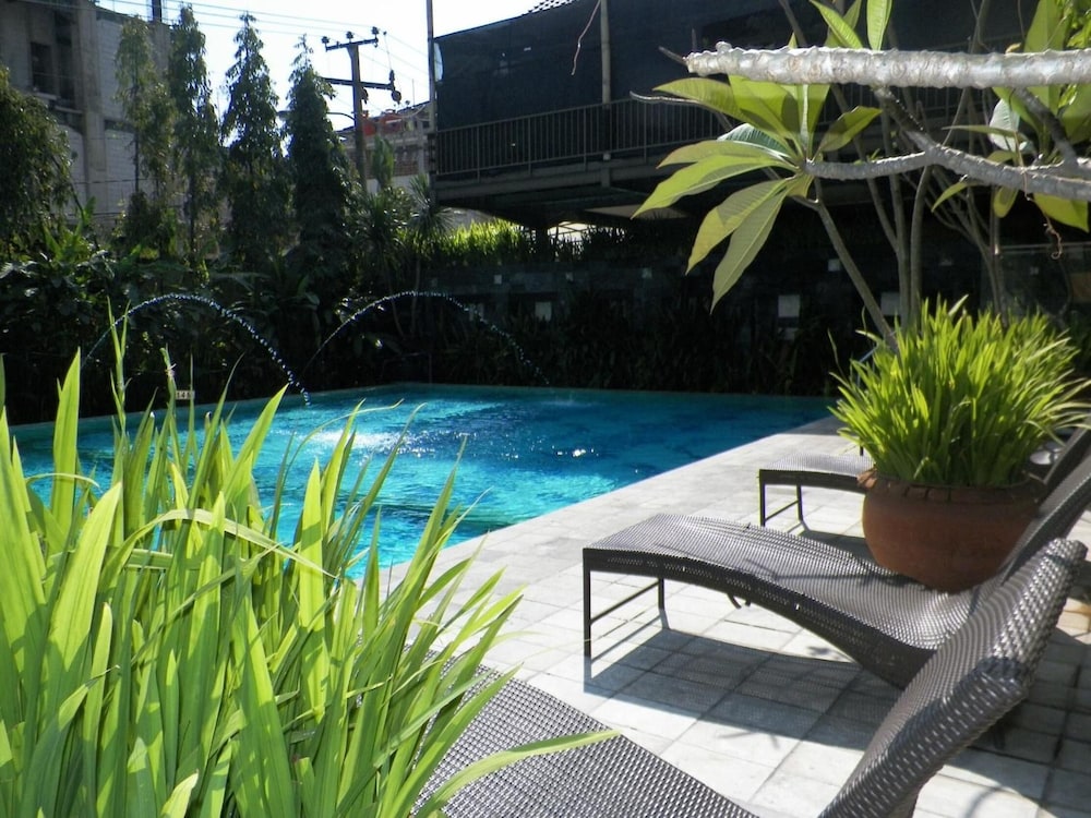 BALI WORLD HOTEL 44/46