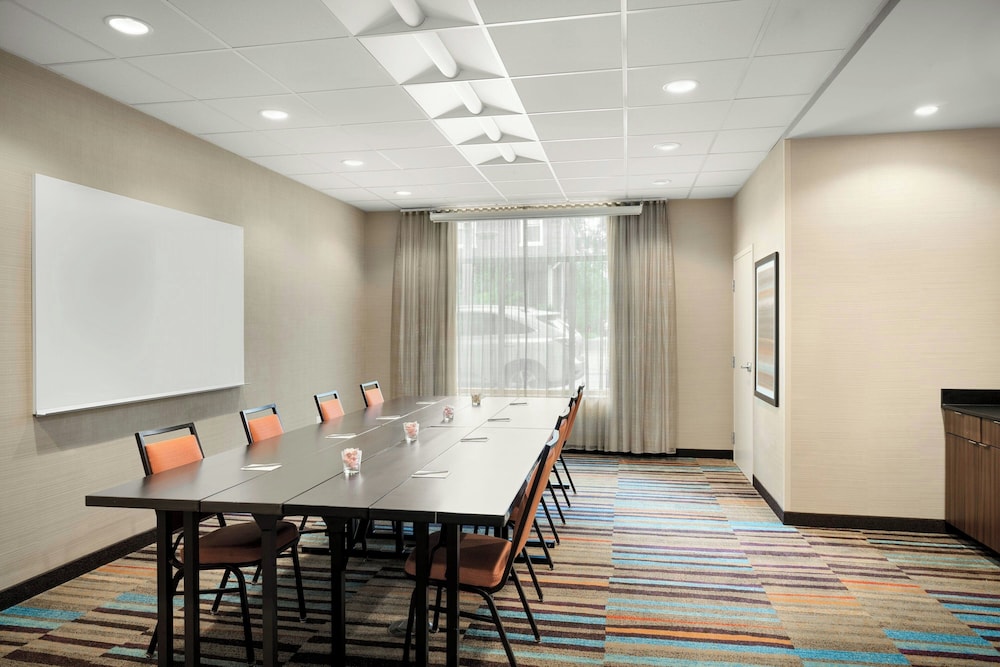 FAIRFIELD INN & SUITES CINCINNATI UPTOWN/UNIVERSITY AREA 46/50
