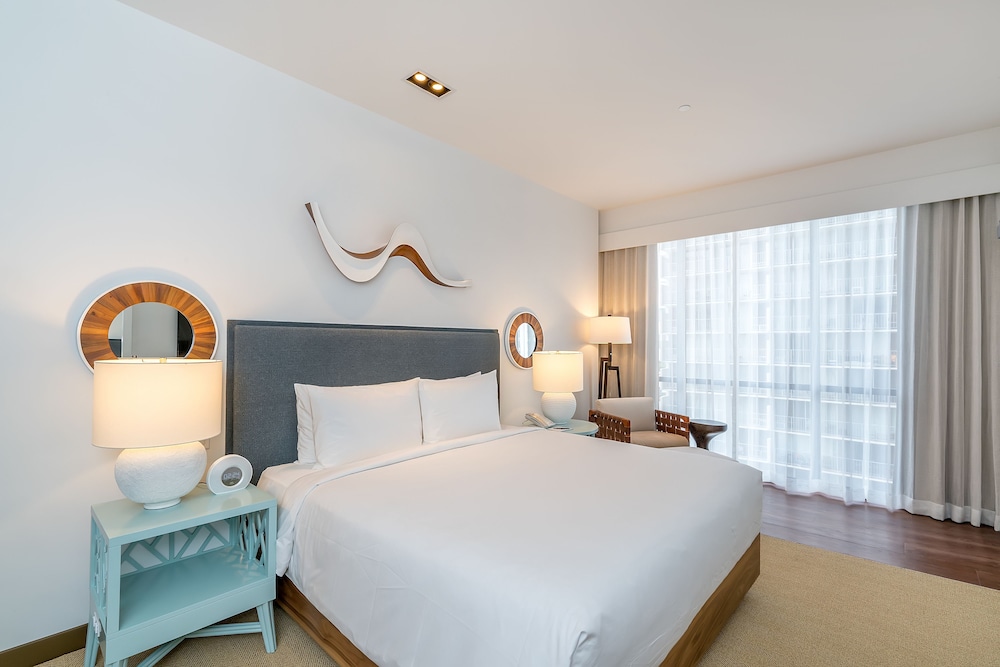 ROOM, KING BED, HIGH FLOOR