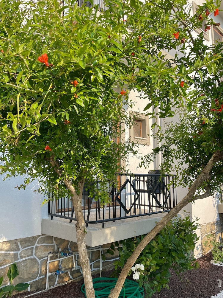 Cennet Hotel 37/46