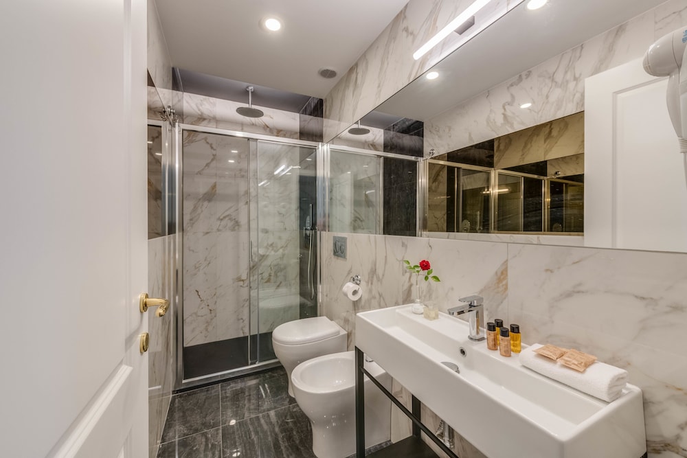 Navona Theatre Hotel 50/54