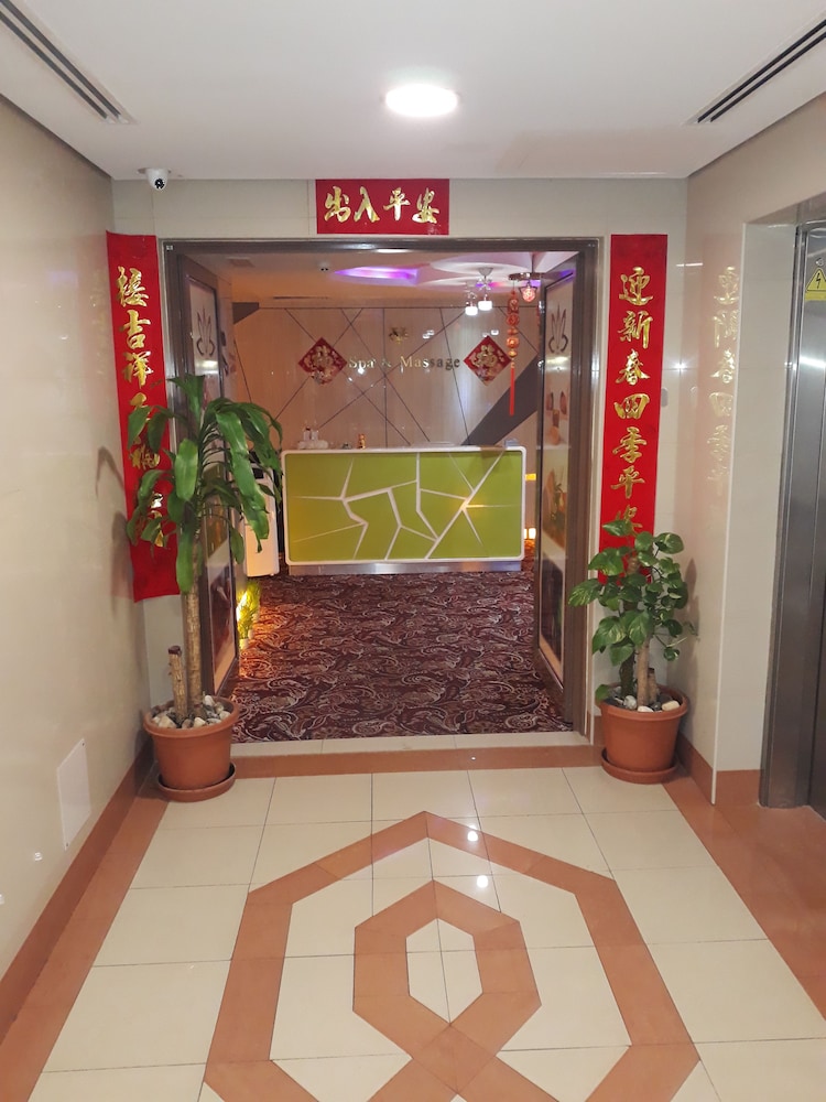 MONTREAL NAIF HOTEL 3/32