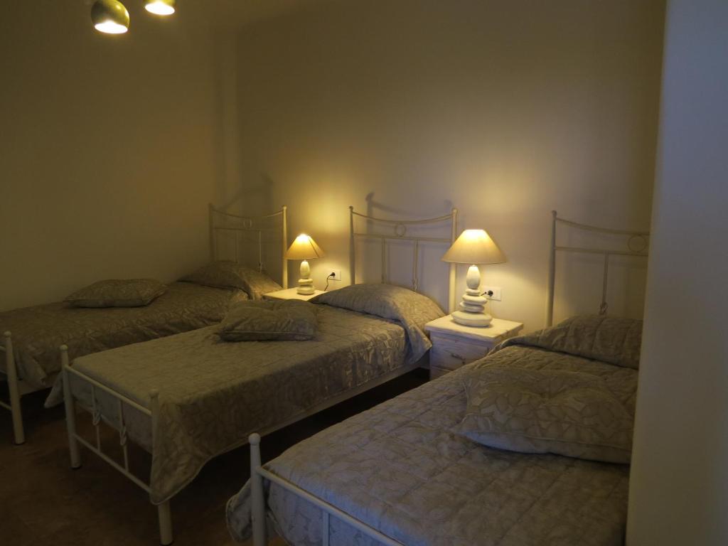 ROOM, QUADRUPLE