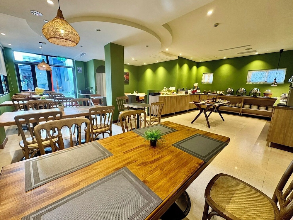 Fu Pin Hotel 40/50