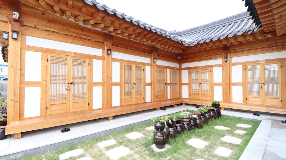 Nadul Hanok 26/50