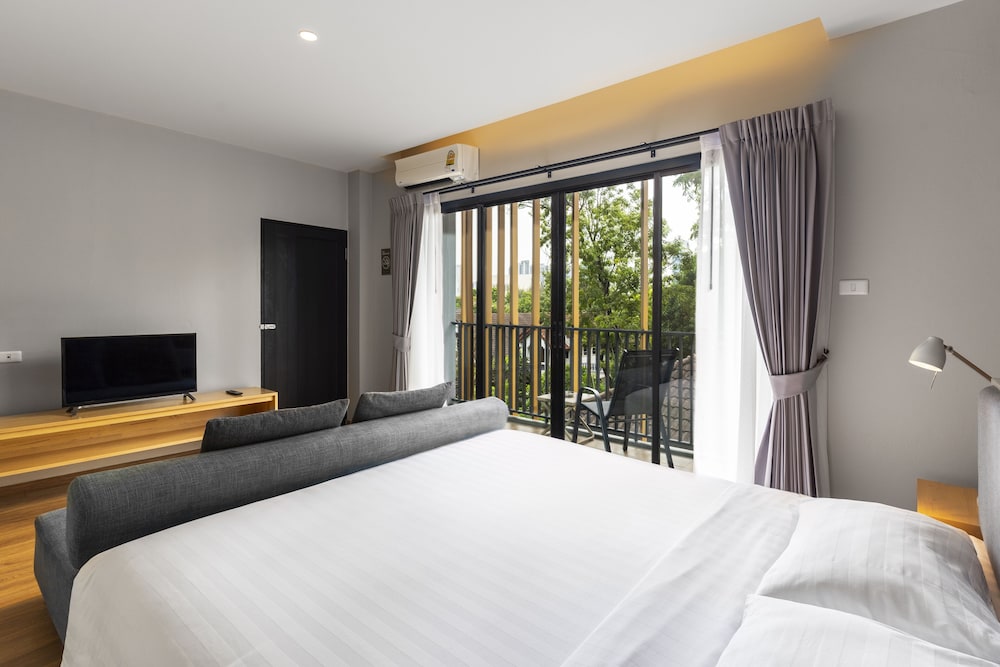2 BEDROOMS, EXCLUSIVE, POOL VIEW