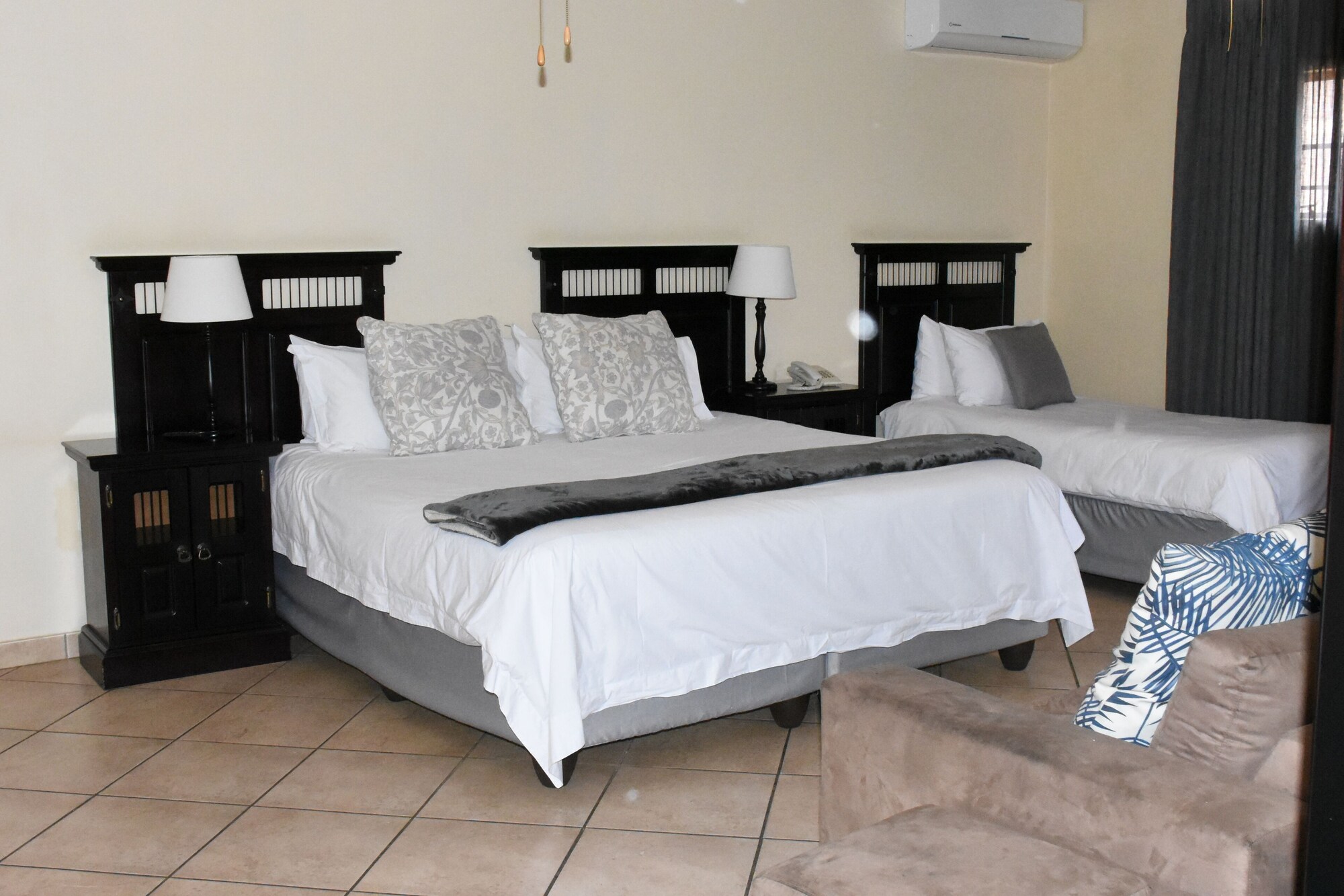 غرفة مفردة بسرير فردي، Batter Boys Boutique Hotel 2/2