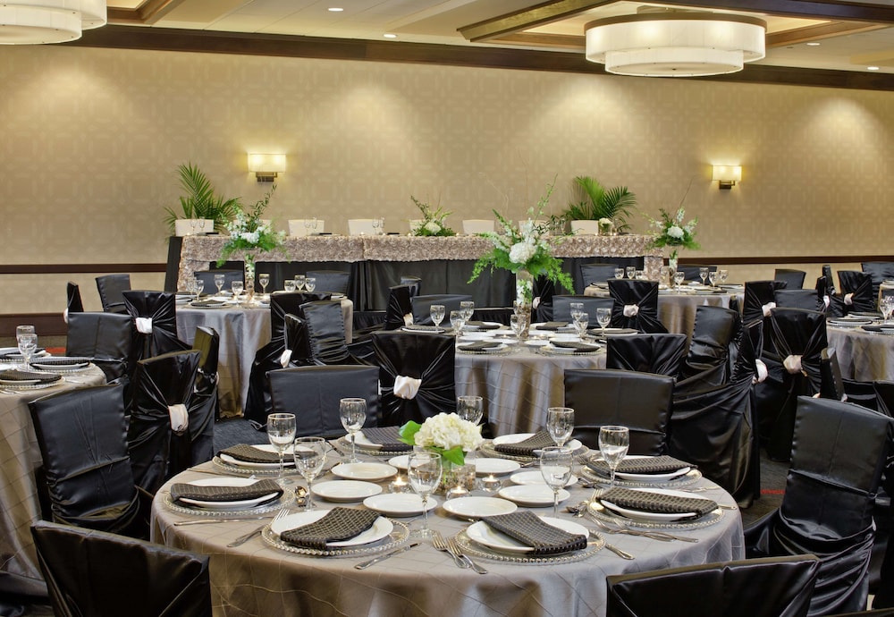 DoubleTree by Hilton Cleveland Downtown Lakeside 52/67