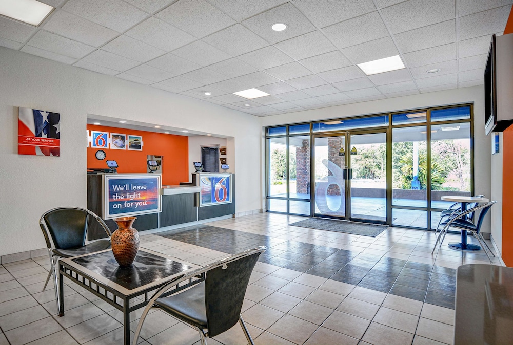 Motel6 Tallahassee, FL - Downtown 10/59