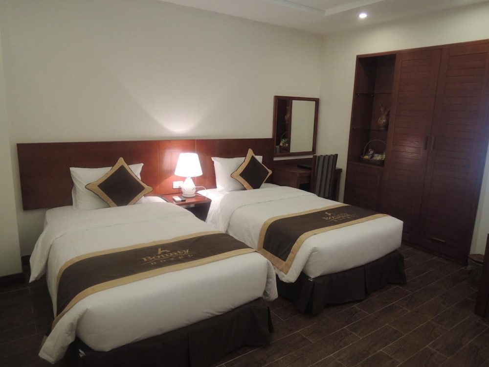 Bounty Hotel 36/67