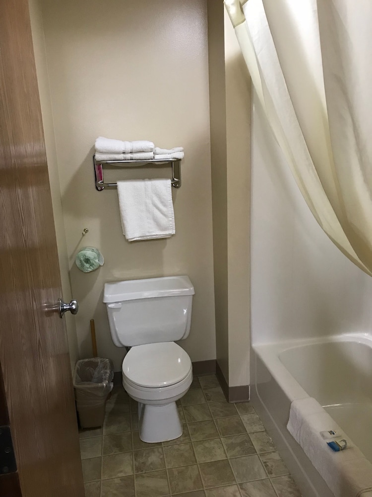 Heartland Hotel And Suites 60/62