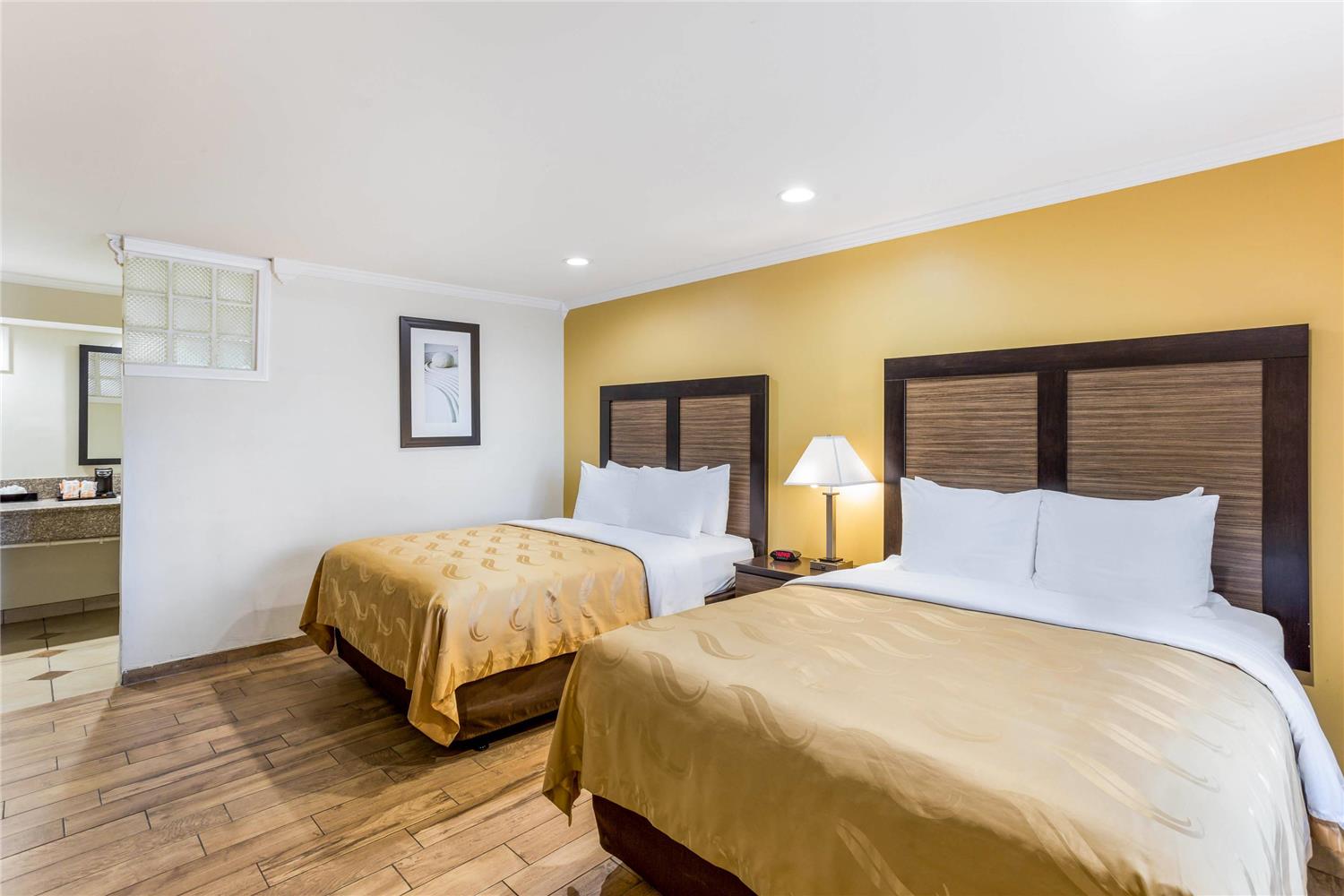 Upgrade, 2 Queen Beds