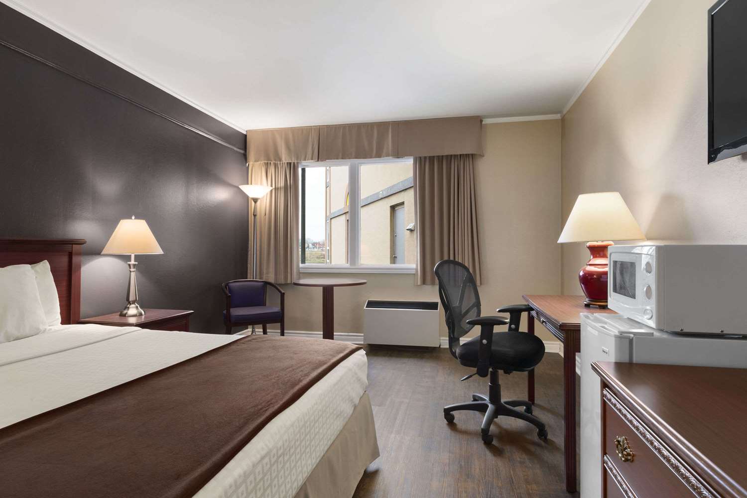 SureStay by Best Western Brockville 8/18