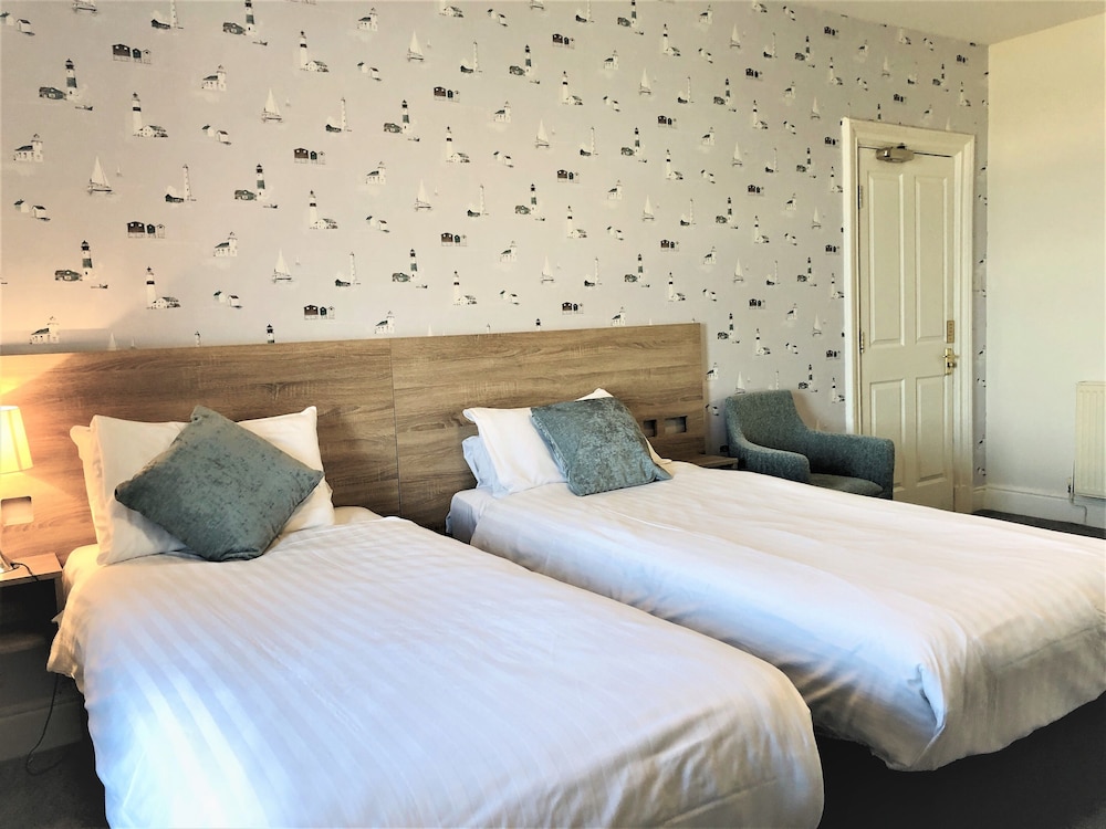 The Clarendon Hotel 8/39