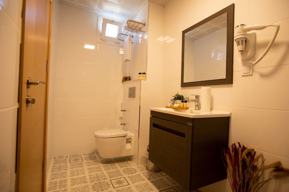 Urla 1867 Hotel 46/50