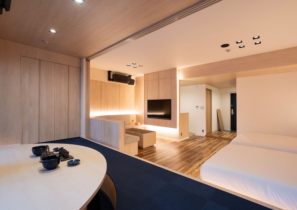 UH Suite Namba Station 17/41