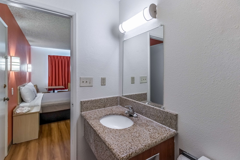 Motel6 Beaverton, OR 38/39