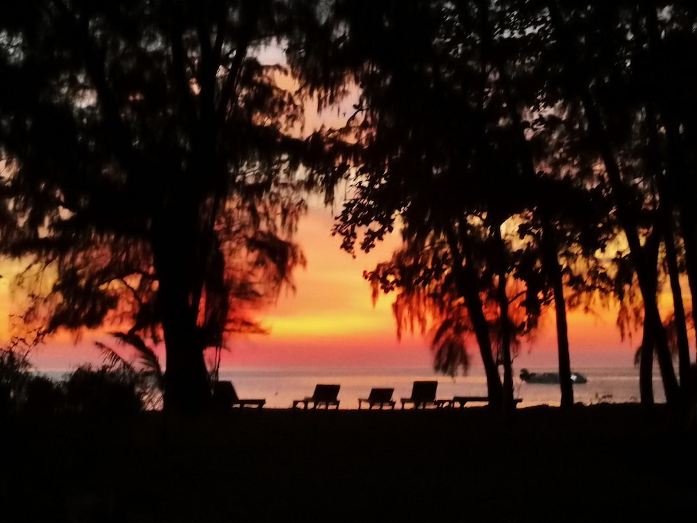 Eco Lanta Hideaway Beach Resort 36/44