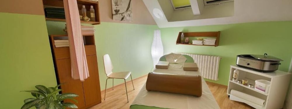 Lazensky hotel Pyramida I 73/90