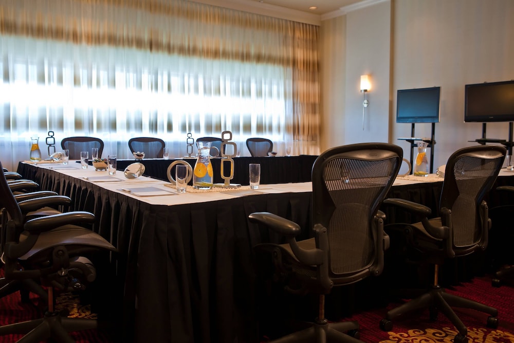 Renaissance Newark Airport Hotel 47/53