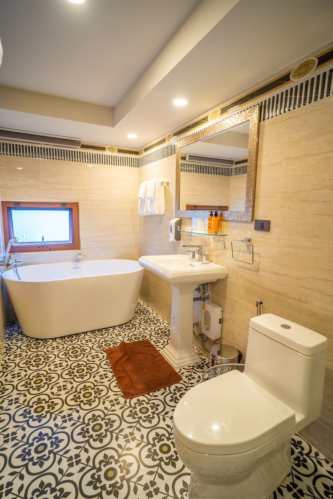 Siri Nakornpink Chiang Mai Hotel 74/75