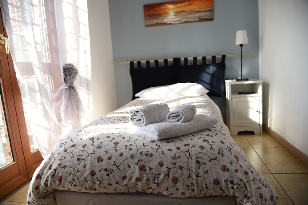 1 BEDROOM, STANDARD, SINGLE
