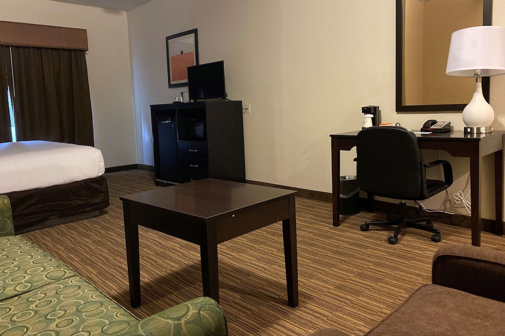 Baymont by Wyndham Houston North 53/67