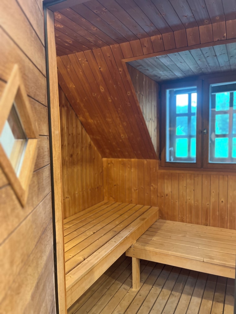 Relais Chateaux Chateau Des Avenieres 16/46