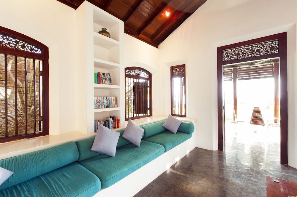 Apa Villa Thalpe 24/48