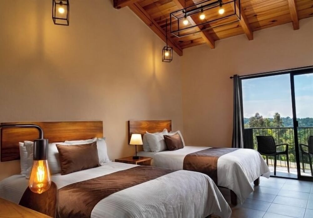 Deluxe, 2 Queen Beds, Mountain View