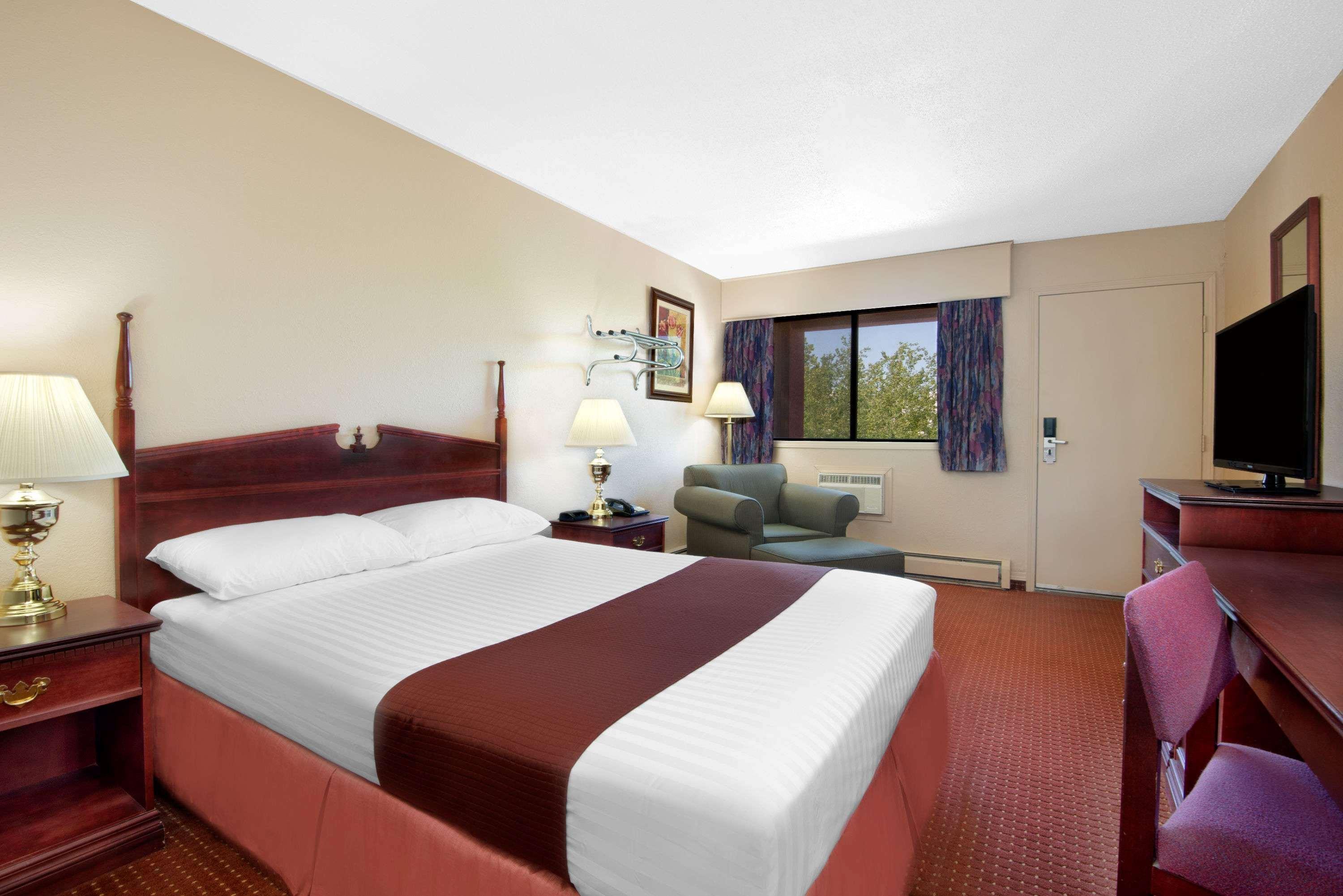 Room, Queen Bed