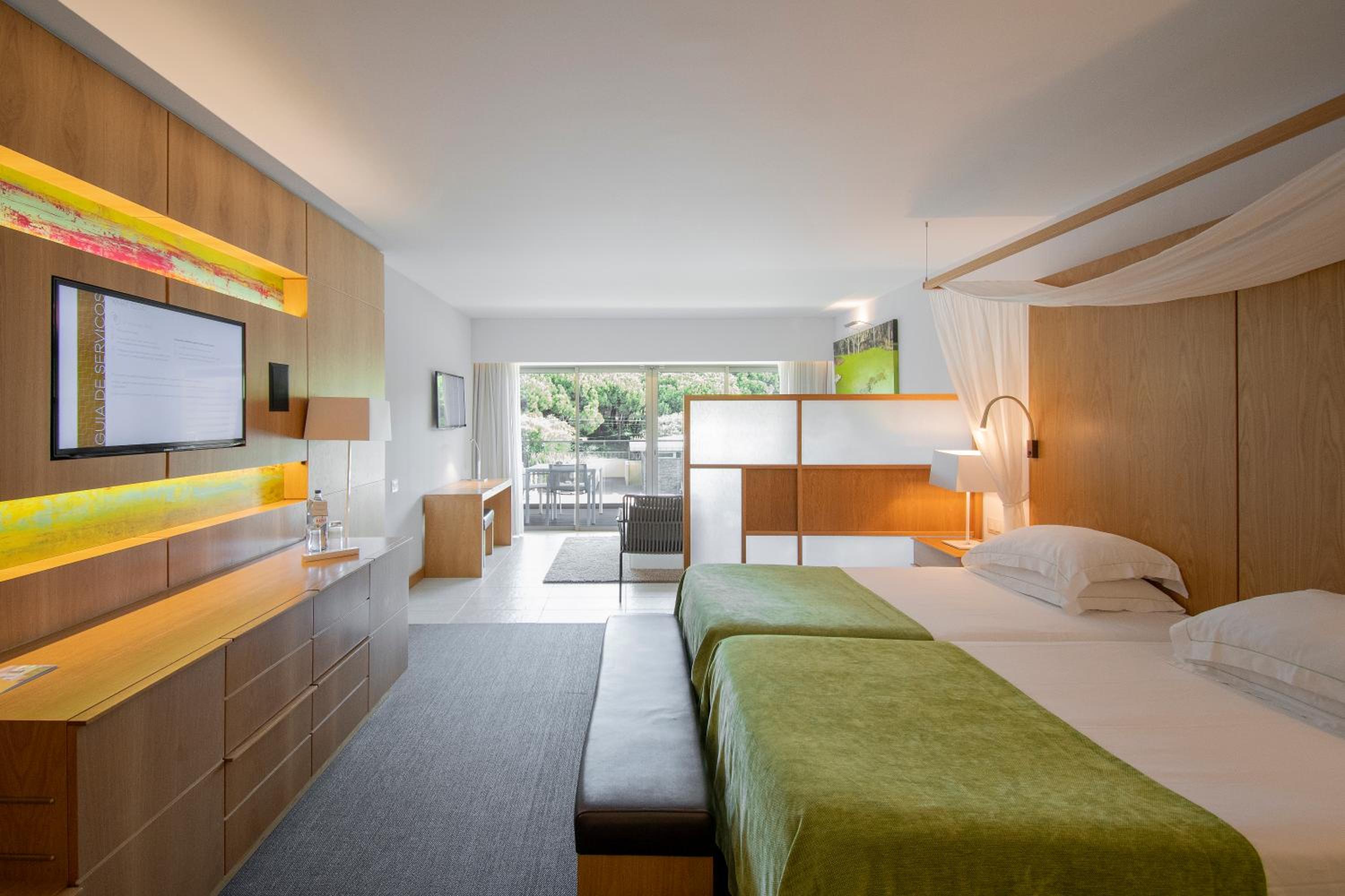 So Suite, King Bed, Sofa