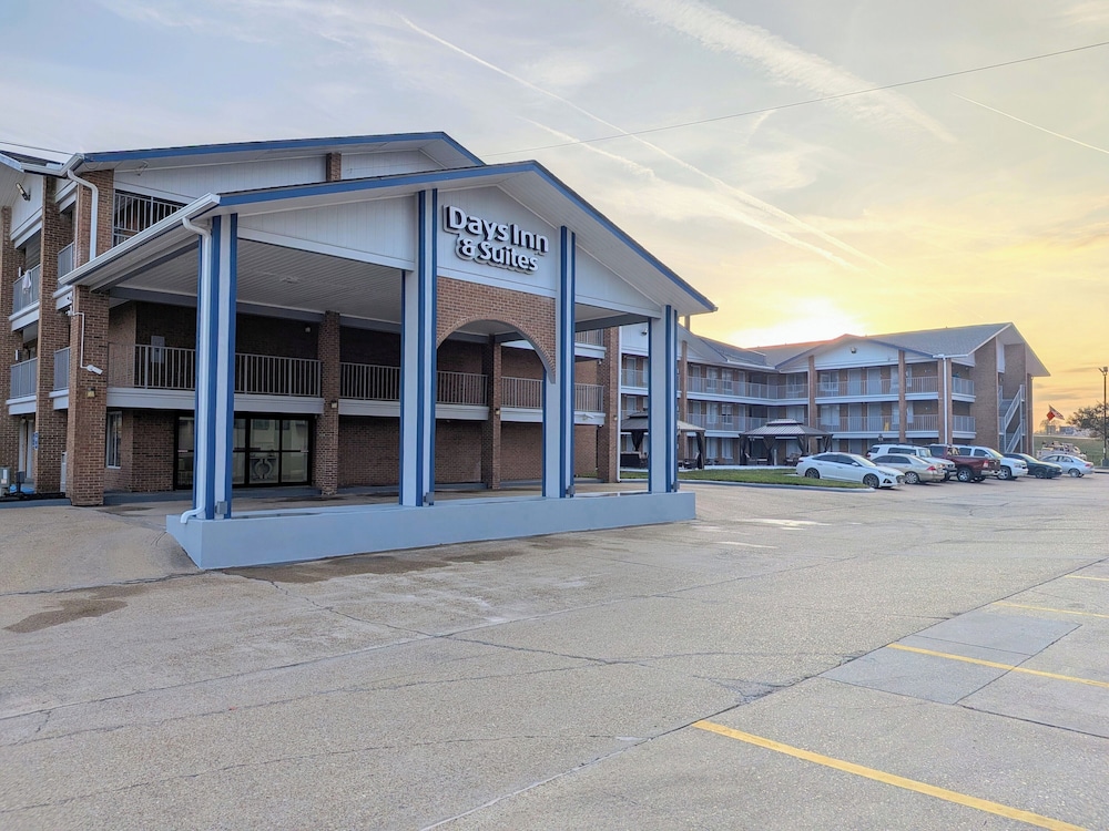 Days Inn & Suites by Wyndham Bossier City 36/50